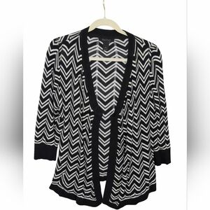 White House Black Market Zigzag Open Faced 3/4 Sleeve Cardiga Black and White S